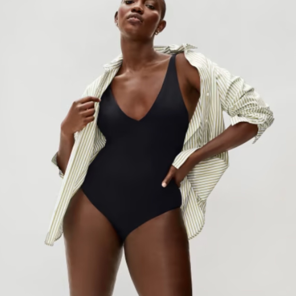 Everlane black v neck bathing suit small